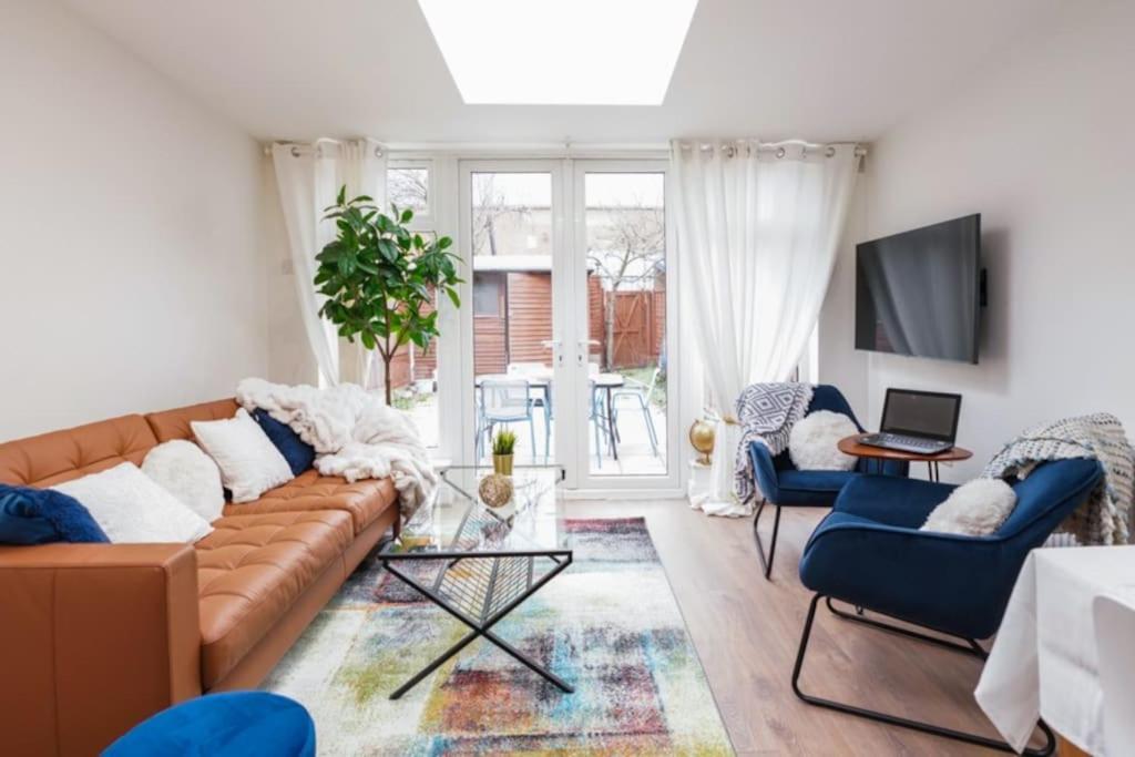 Newly Renovated Modern 4 Bed 3 Bath Apartment Лондон Екстер'єр фото