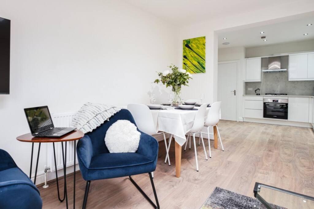Newly Renovated Modern 4 Bed 3 Bath Apartment Лондон Екстер'єр фото